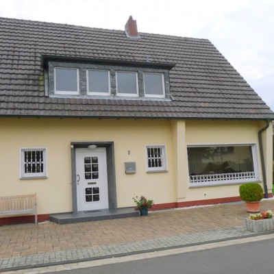 Freistehendes Einfamilienhaus mit Garage in Mondorf