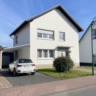 Freistehendes Einfamilienhaus mit Garage in Rheidt