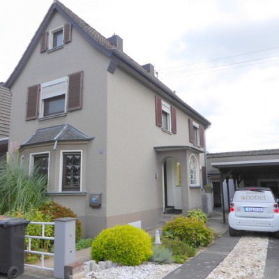 Gemütlicher kleiner Altbau mit Carport in Niederkassel-Rheidt